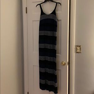 Old Navy maternity maxi dress